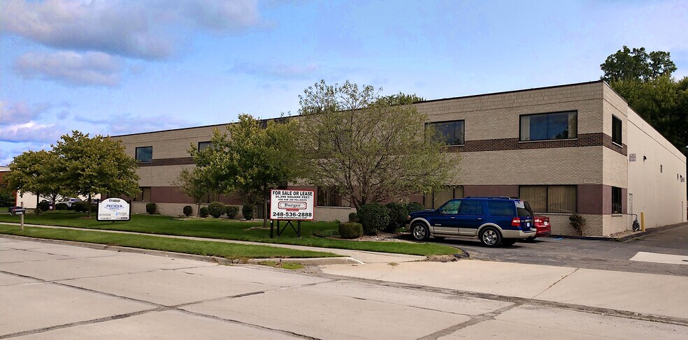 46400 Continental Dr, Chesterfield, MI à louer - Photo de l’immeuble – Image 2 sur 5