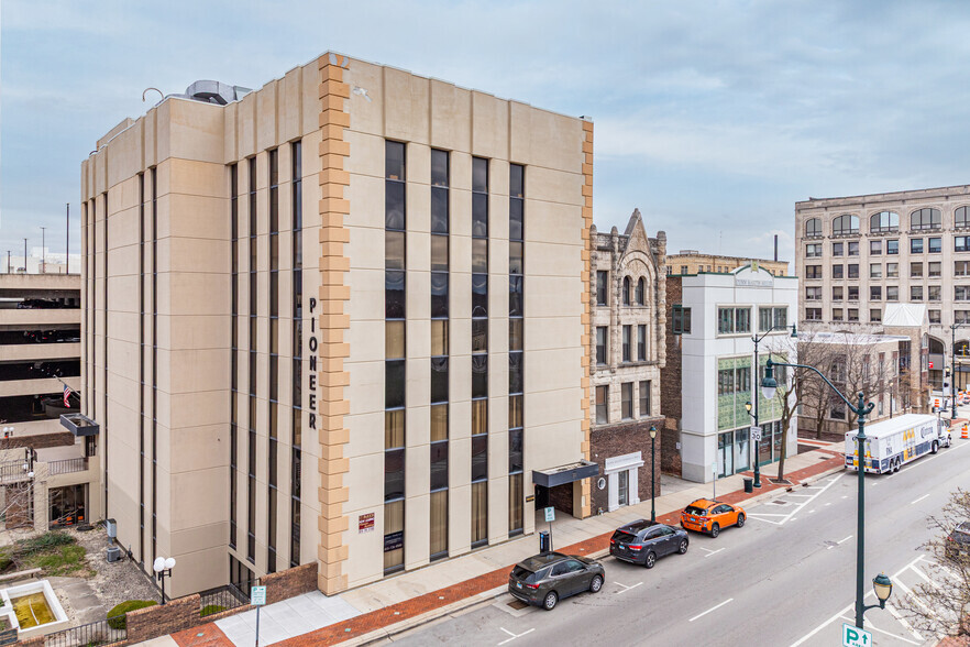 23 W Jefferson St, Joliet, IL à louer - Photo principale – Image 1 sur 6