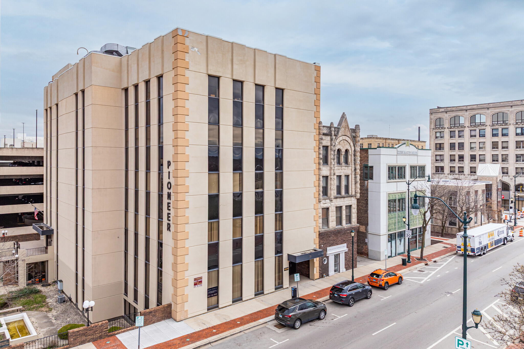 23 W Jefferson St, Joliet, IL à louer Photo principale– Image 1 sur 7