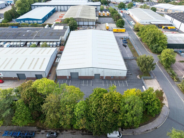 Majestic Rd, Nursling à louer - Photo de l’immeuble – Image 2 sur 13