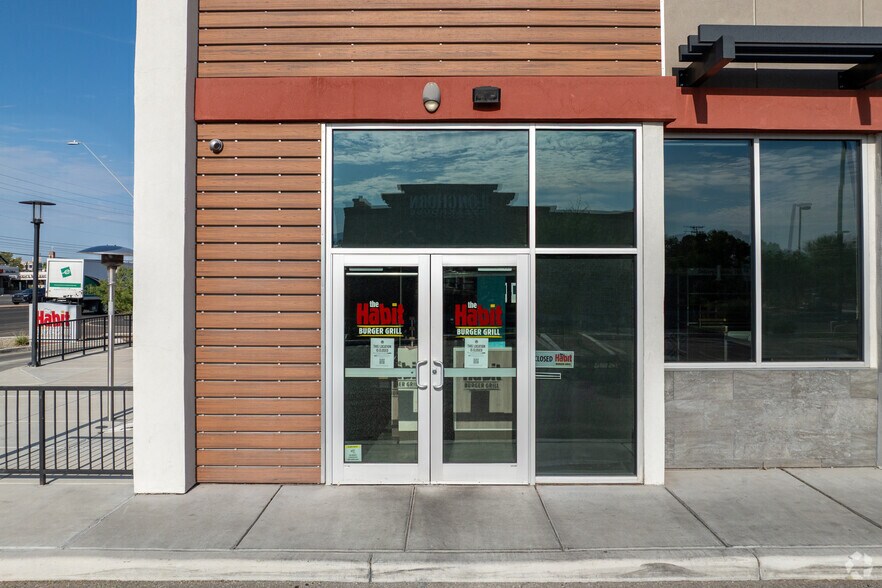 5721 E Broadway Blvd, Tucson, AZ à louer - Photo de l’immeuble – Image 3 sur 5