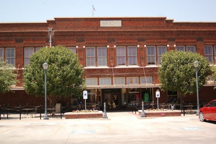 115 S Main St, Cleburne, TX à louer - Photo de l’immeuble – Image 1 sur 9