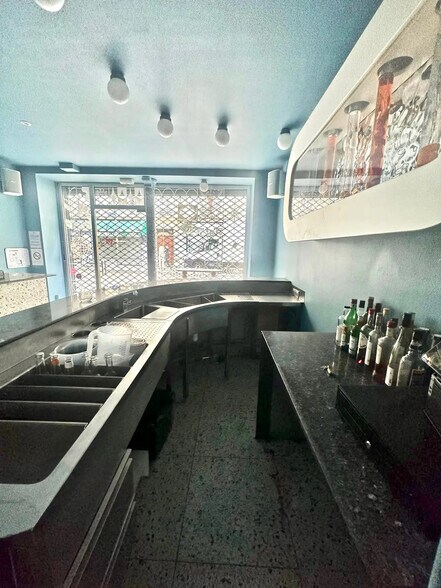 Local commercial dans Paris à vendre - Photo de l’immeuble – Image 3 sur 8