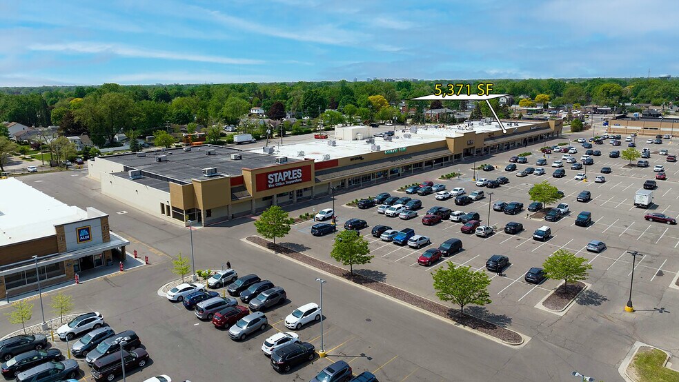 1077-1255 W 14 Mile Rd, Clawson, MI à louer - Photo de l’immeuble – Image 1 sur 8