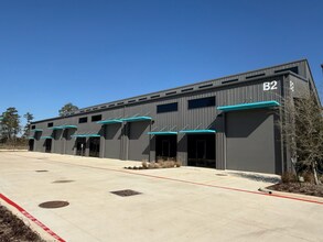 2007 Airport Rd, Conroe, TX à louer Photo de l’immeuble– Image 2 sur 12