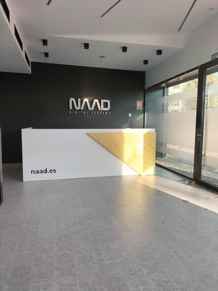 Local commercial dans Zaragoza, Zaragoza à louer - Hall d’entrée – Image 2 sur 56