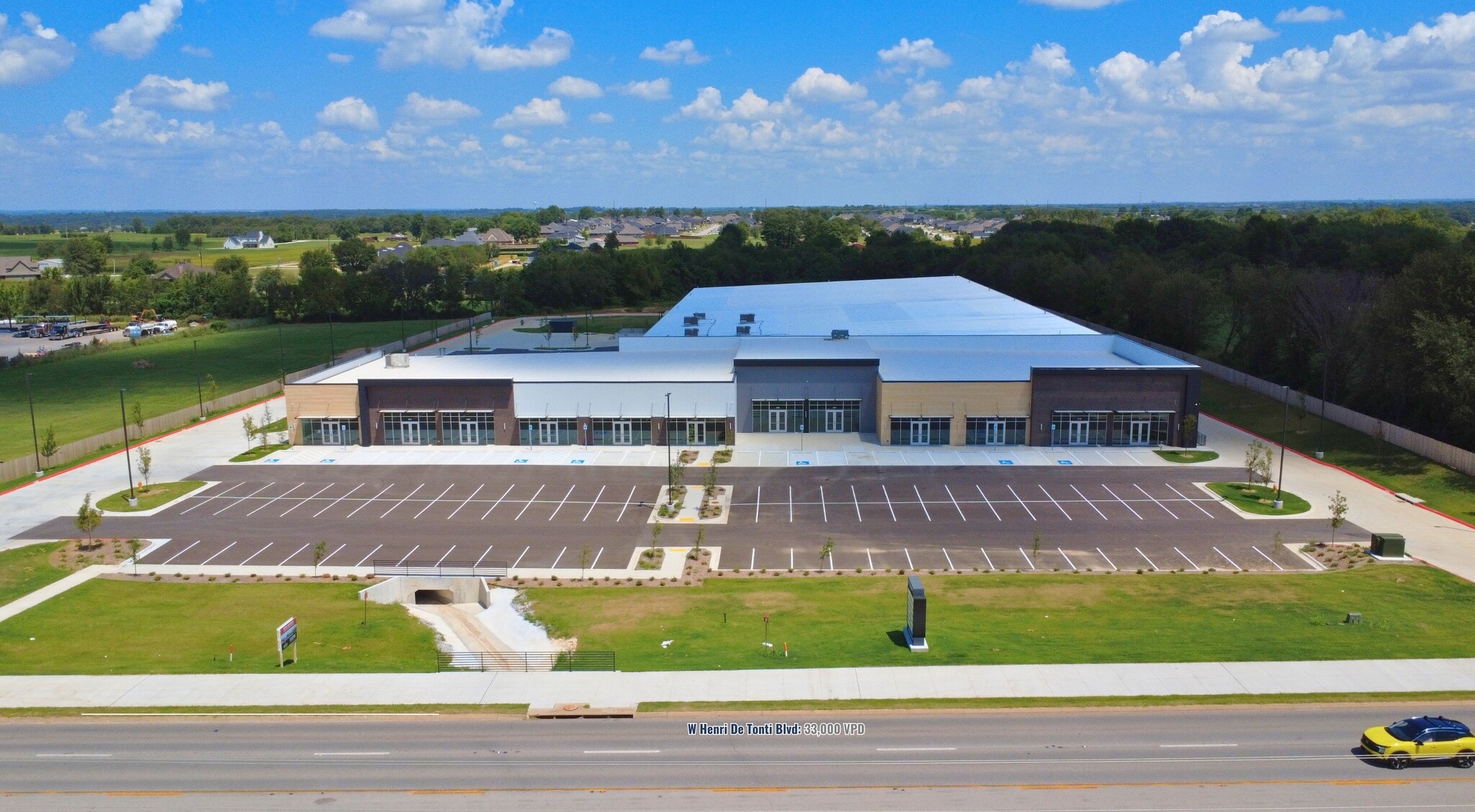 516 W Henri de Tonti Blvd, Tontitown, AR à louer Photo intérieure– Image 1 sur 6