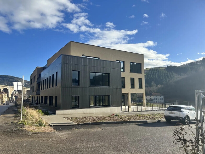 Bureau dans Tarare à louer - Photo de l’immeuble – Image 3 sur 12