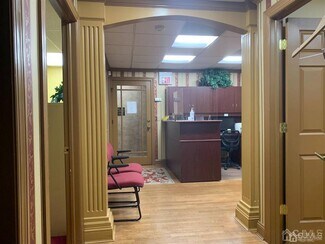 Plus de détails pour C Brier Hill Ct, East Brunswick, NJ - Bureau à vendre