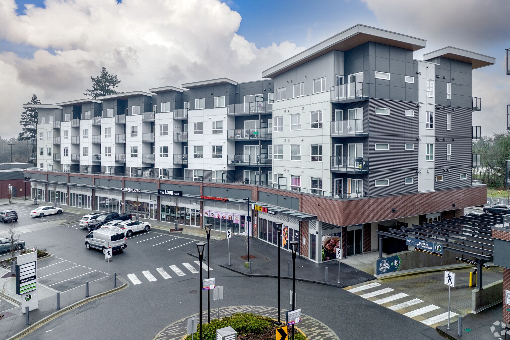 1915 Sooke Rd, Victoria, BC à louer Photo principale– Image 1 sur 33