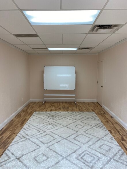 740 Village Center Dr, Colorado Springs, CO à louer - Photo principale – Image 3 sur 19