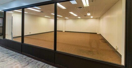 4929 50 St, Red Deer, AB à vendre Photo intérieure– Image 2 sur 3