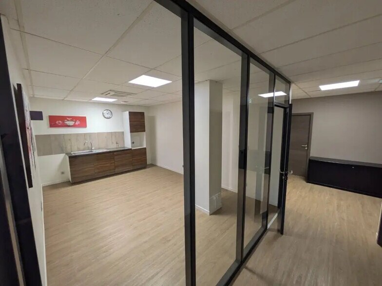 Bureau dans Besançon à louer - Photo de l’immeuble – Image 3 sur 13