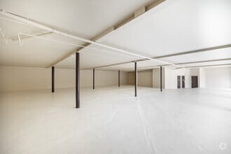 3211 Cahuenga Blvd W, Los Angeles, CA à vendre Photo de l’immeuble– Image 2 sur 3