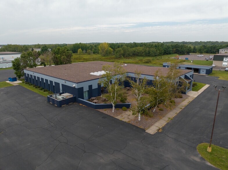 310 W South St, Rice Lake, WI à louer - Photo de l’immeuble – Image 3 sur 13