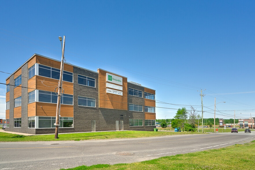 145 Rue De Sherbrooke, Cowansville, QC à louer - Photo de l’immeuble – Image 3 sur 19