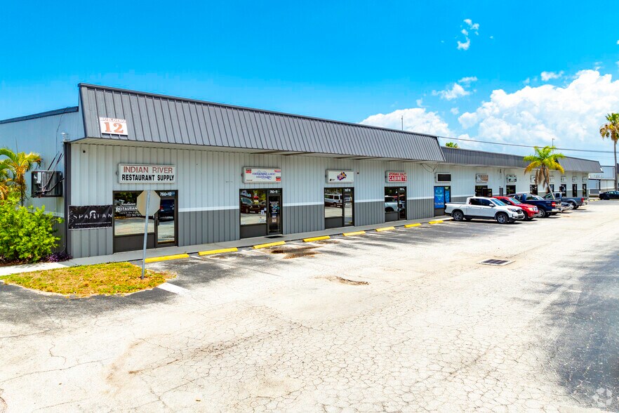 672 Old Dixie Hwy, Vero Beach, FL à louer - Photo de l’immeuble – Image 2 sur 20