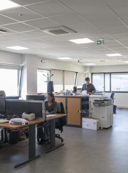Industriel/Logistique dans Gretz Armainvilliers à vendre - Photo intérieure – Image 2 sur 2