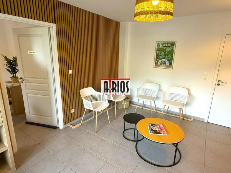 Local d’activités dans La Farlède à louer - Photo de l’immeuble – Image 2 sur 7