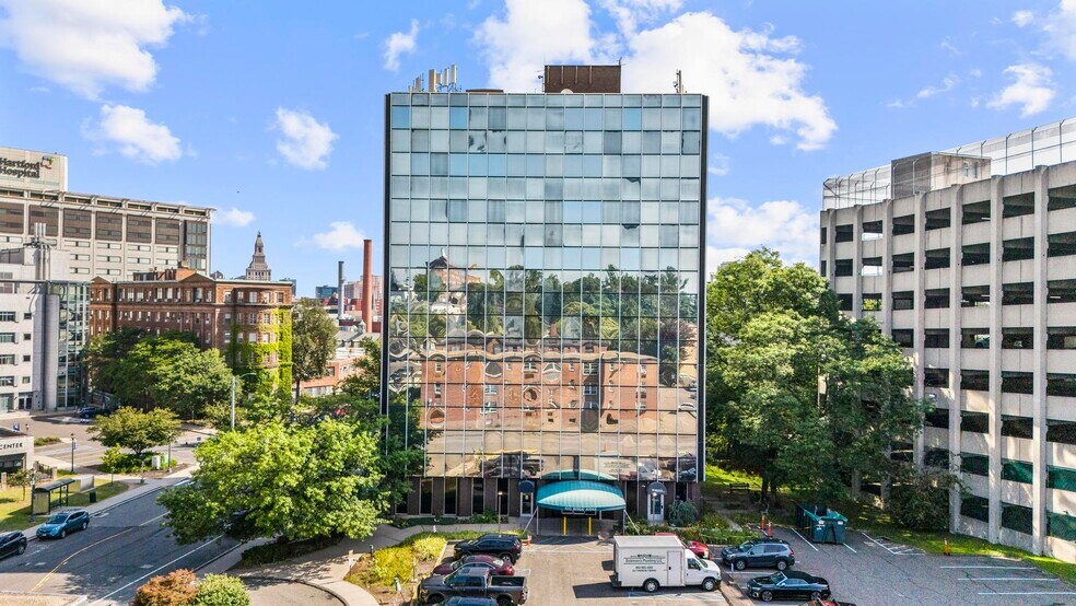 100 Retreat Ave, Hartford, CT à vendre - Photo de l’immeuble – Image 3 sur 8