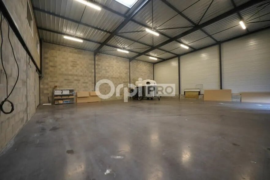 Bureau dans Marcilly-d'Azergues à louer - Photo principale – Image 2 sur 3