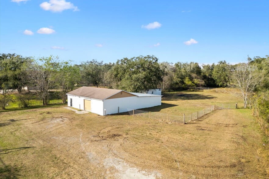 574 W Kings Hwy, Center Hill, FL à vendre - Photo de l’immeuble – Image 3 sur 20