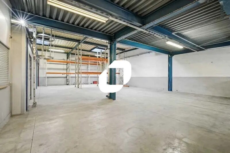 Local d’activités dans Tremblay-en-France à louer - Photo de l’immeuble – Image 3 sur 12