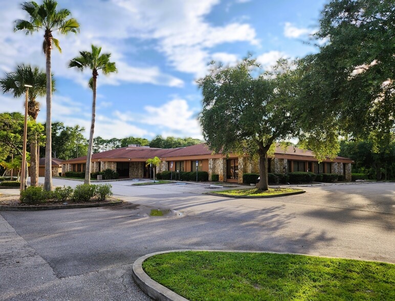 Westside Medical Pavilion - Florida portefeuille de 2 biens à vendre sur LoopNet.fr - Photo principale – Image 1 sur 4