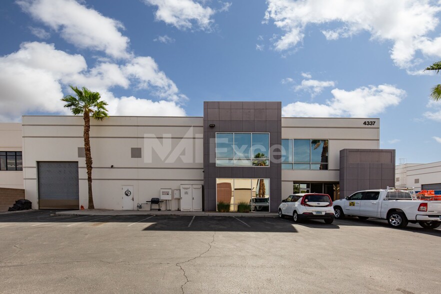 4337 W Sunset Rd, Las Vegas, NV à louer - Photo de l’immeuble – Image 2 sur 15