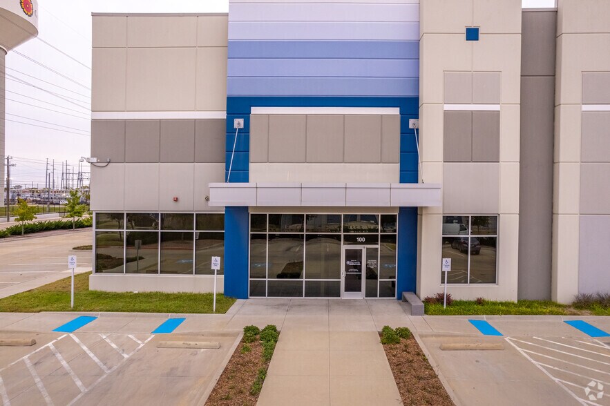 3800 Leon Rd, Garland, TX à louer - Photo de l’immeuble – Image 3 sur 4