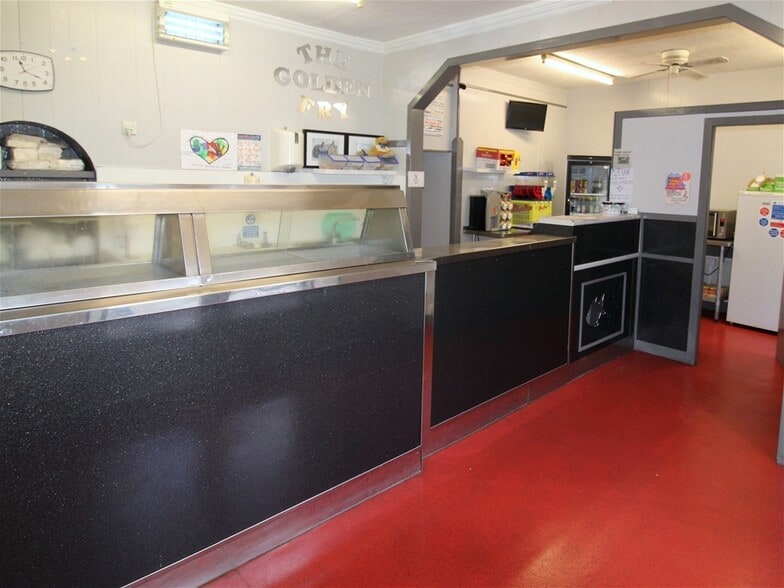 4 The Golden Fry and 4 Bed House, Huntly à vendre - Photo de l’immeuble – Image 3 sur 17