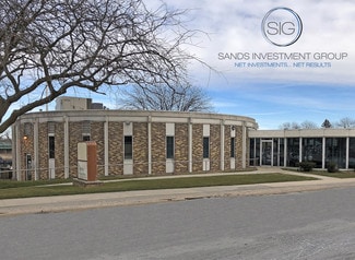 Plus de détails pour 707 Gilbert St, Charles City, IA - Bureau/Médical à louer