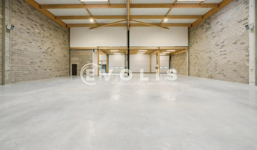 Local d’activités dans Graveson à louer - Photo intérieure – Image 2 sur 10