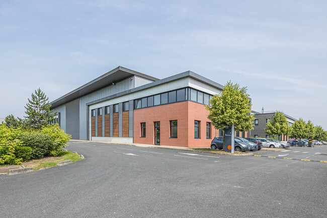 Plus de détails pour 8 Rue du Commandant d'Estienne d'Orves, Villeneuve-la-Garenne - Industriel/Logistique à louer