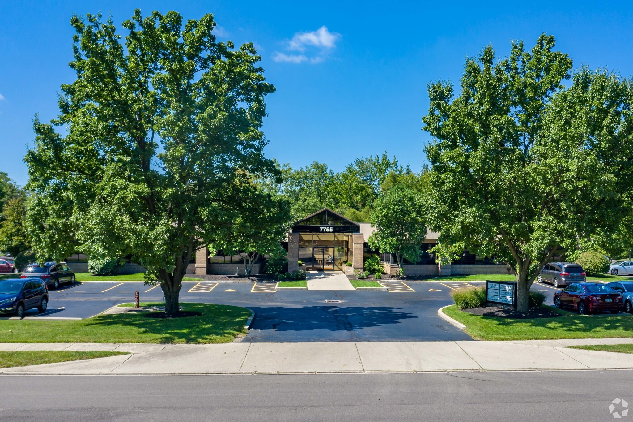 7755 Paragon Rd, Dayton, OH à louer Photo principale– Image 1 sur 15