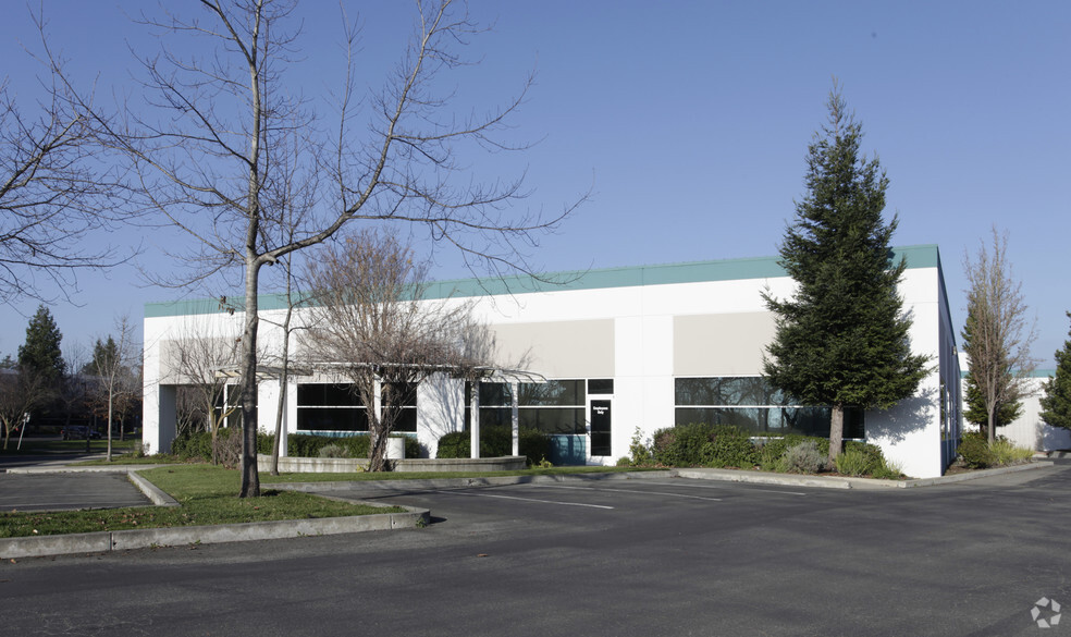 1440 N McDowell Blvd, Petaluma, CA à louer - Photo de l’immeuble – Image 3 sur 4