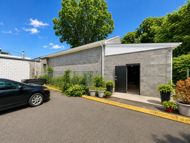 729 & 735 Dixwell Ave & 223 Bassett St portefeuille de 2 biens à vendre sur LoopNet.fr - Photo de l’immeuble – Image 3 sur 7