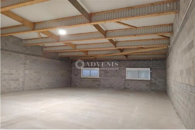 Plus de détails pour Local d'activités à louer