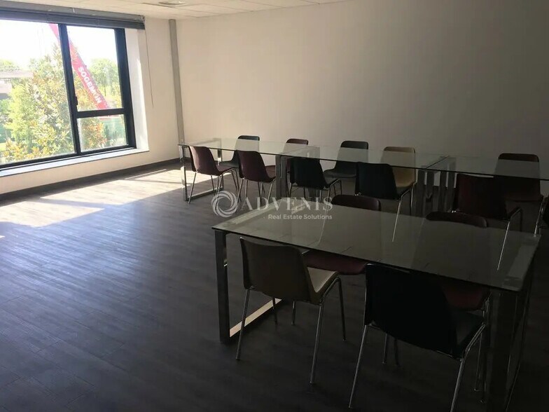 Bureau dans Jossigny à louer - Photo de l’immeuble – Image 2 sur 5