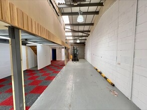 Windmill Lane Industrial Estate, Manchester à louer Photo intérieure– Image 2 sur 4