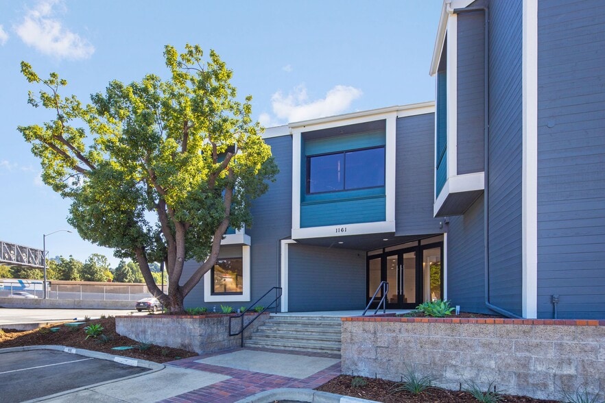 1161 Parkview Dr, Covina, CA à vendre - Photo de l’immeuble – Image 2 sur 23