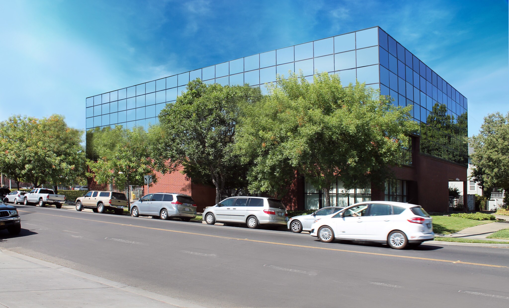 1508 Alhambra Blvd, Sacramento, CA à louer Photo de l’immeuble– Image 1 sur 2