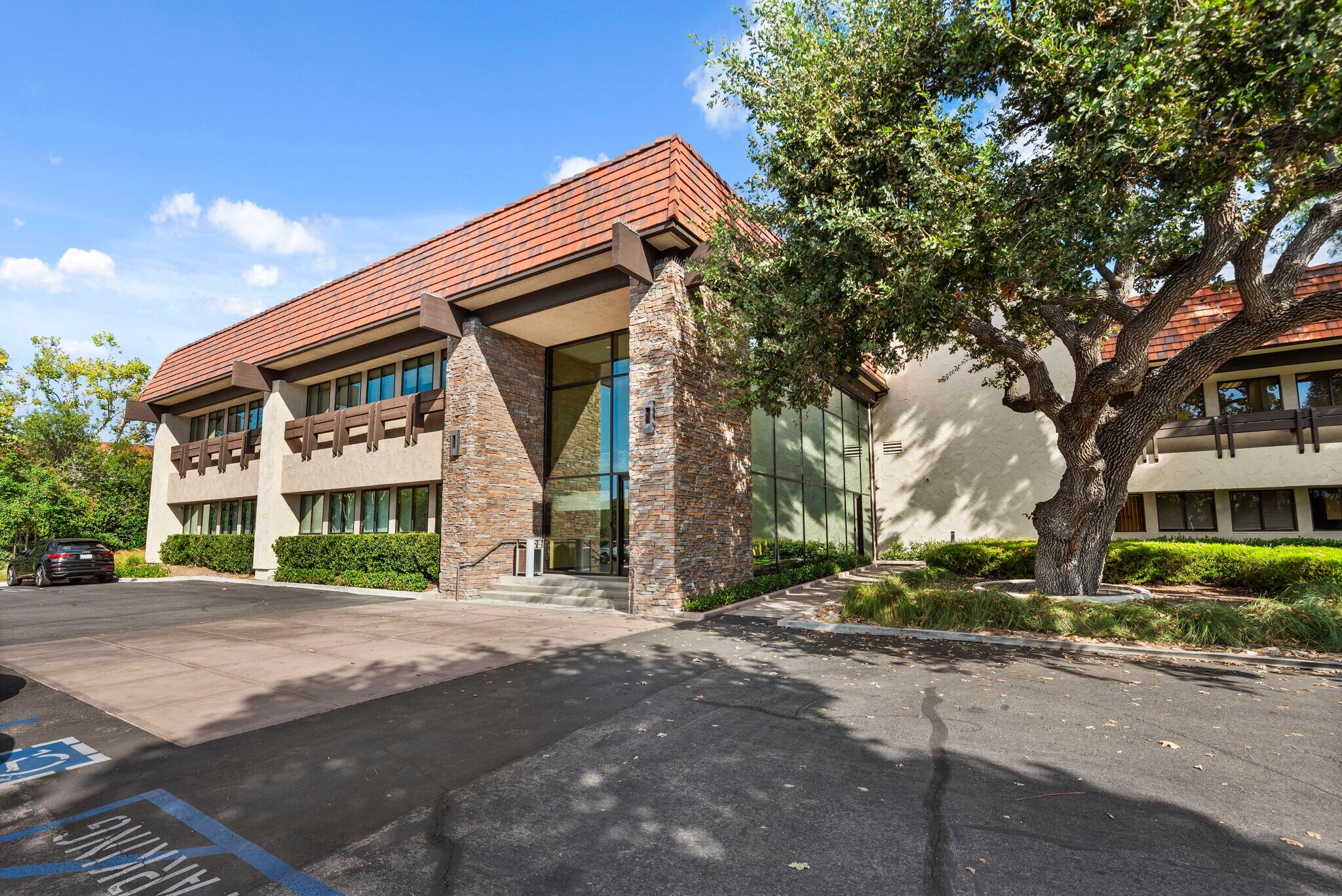 32144 Agoura Rd, Westlake Village, CA à louer Photo principale– Image 1 sur 12