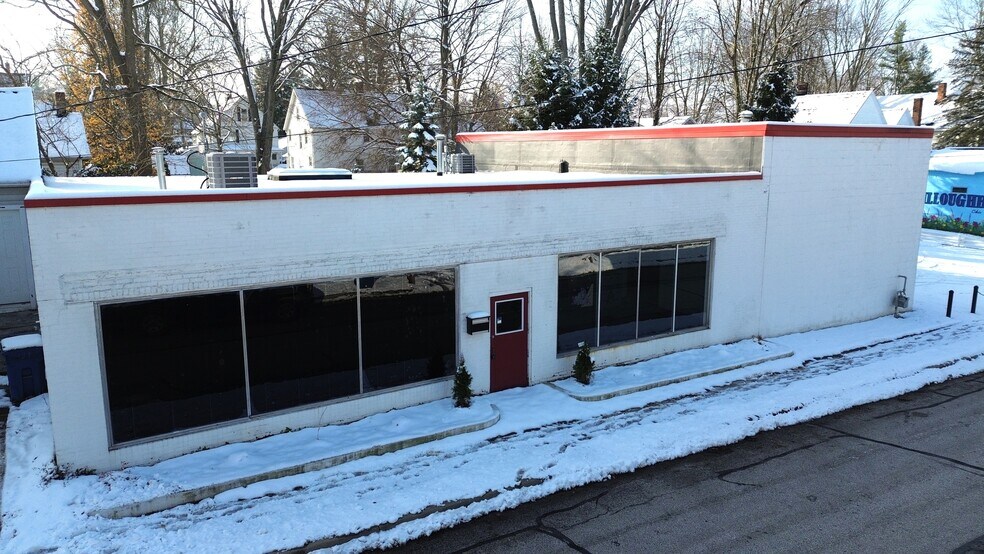 37930 2nd St, Willoughby, OH à vendre - Photo de l’immeuble – Image 1 sur 8