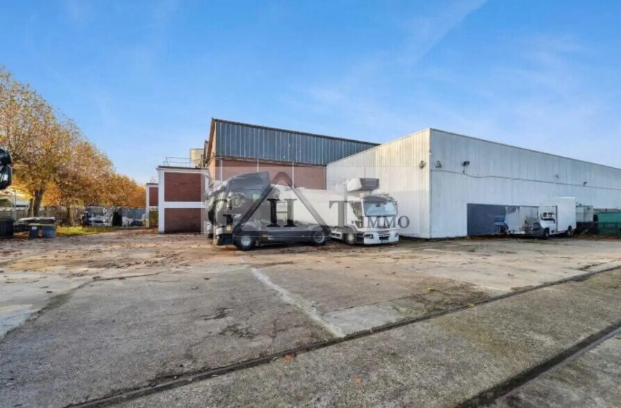 Bureau dans Villeneuve-la-Garenne à louer - Photo de l’immeuble – Image 3 sur 3