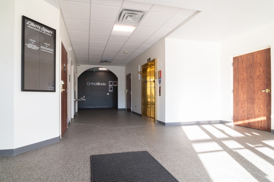 4119 W Shamrock Ln, McHenry, IL à louer - Hall d’entrée – Image 3 sur 8