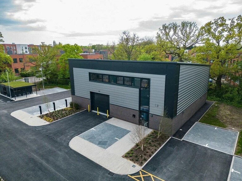Longstone Rd, Manchester à louer - Photo de l’immeuble – Image 1 sur 6