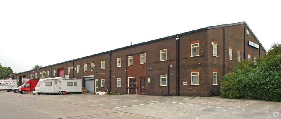 Pepper Rd, Stockport à louer - Photo de l’immeuble – Image 2 sur 4