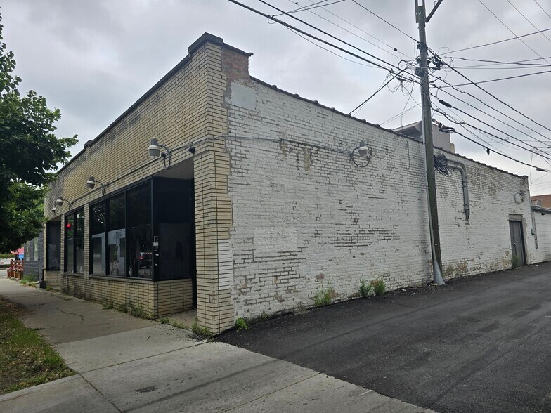 2405 W Ardmore Ave, Chicago, IL à vendre - Photo de l’immeuble – Image 2 sur 22