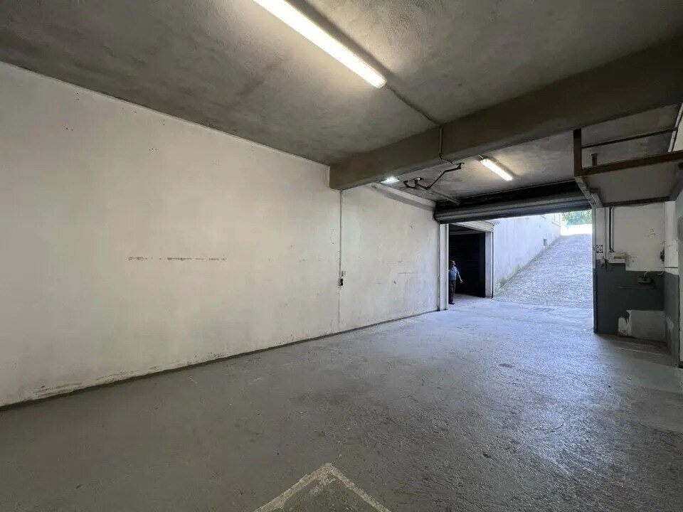 Industriel/Logistique dans Mougins à louer Photo de l’immeuble– Image 1 sur 9
